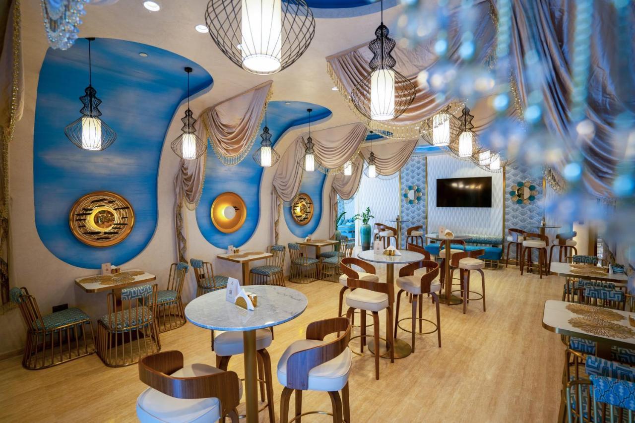 Velero Hotel Doha Lusail Exterior photo The interior of the restaurant