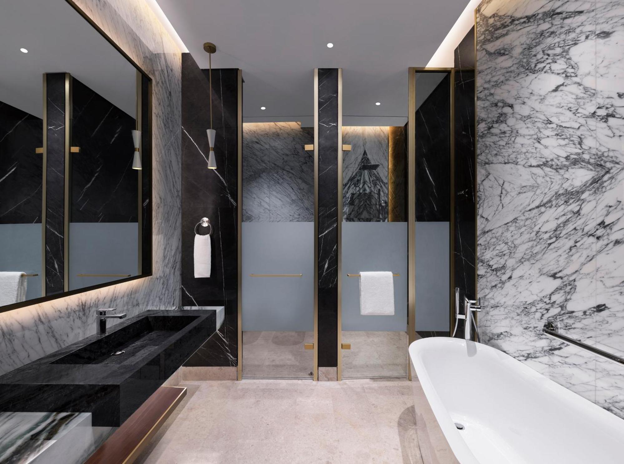 Velero Hotel Doha Lusail Exterior photo Bathroom