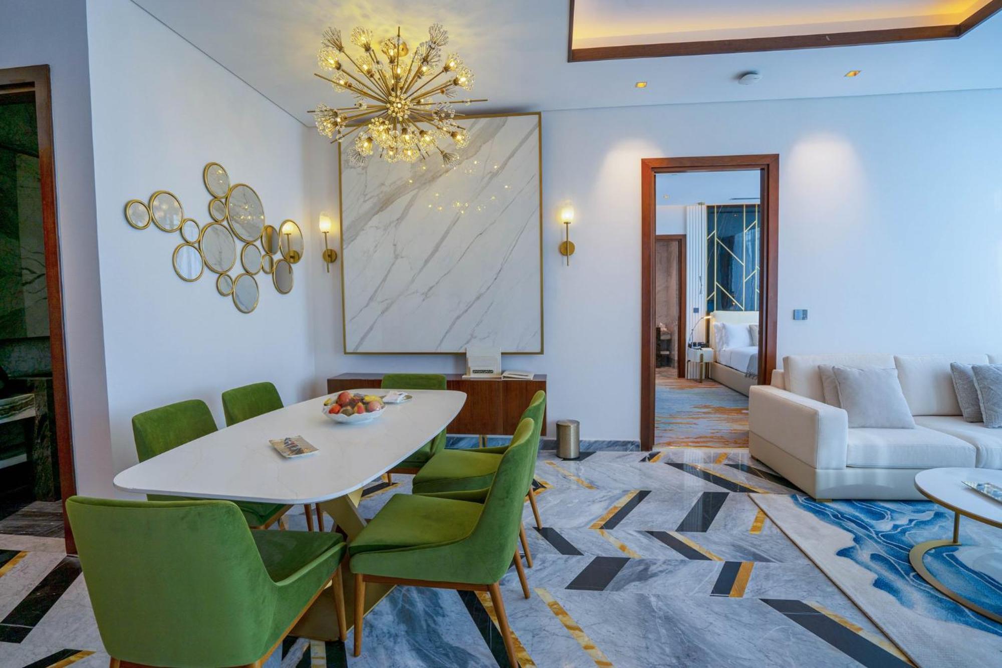 Velero Hotel Doha Lusail Exterior photo A dining room