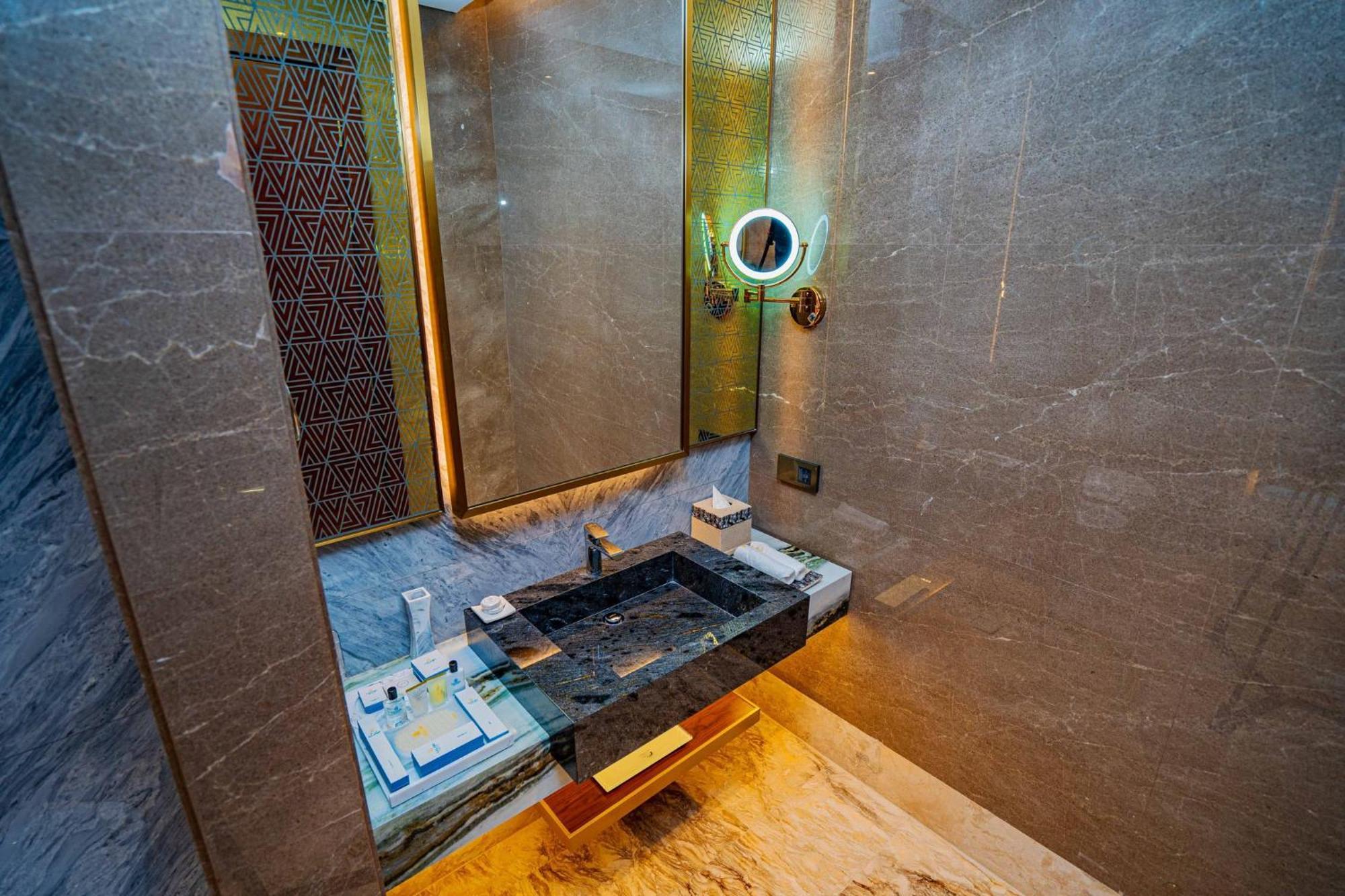Velero Hotel Doha Lusail Exterior photo Bathroom