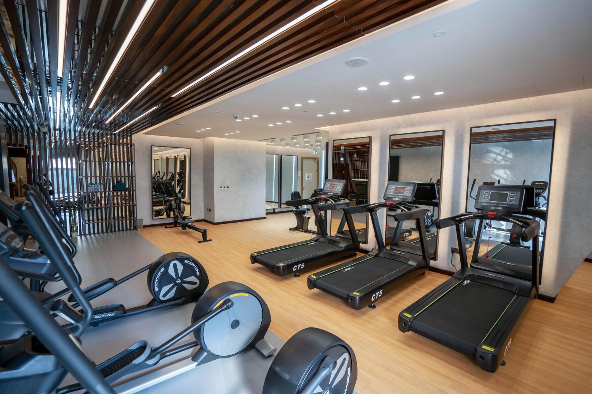 Velero Hotel Doha Lusail Exterior photo The gym at the hotel